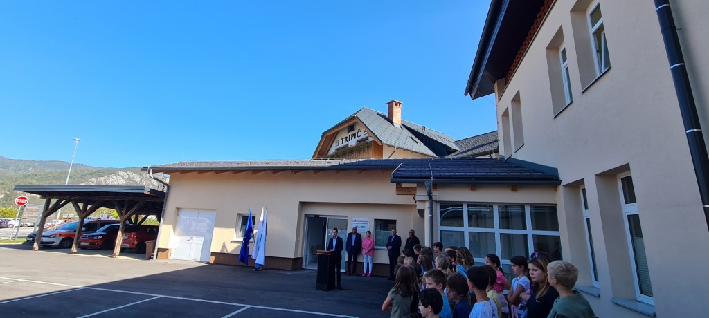 Obiskovalci otvoritve urgentno izolacijskega bloka ZD Bohinj.
